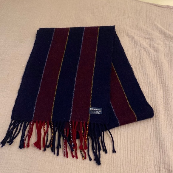 BURBERRY BURBERRYS VINTAGE 100% MERINO WOOL SCARF . Very good condition - Picture 1 of 6